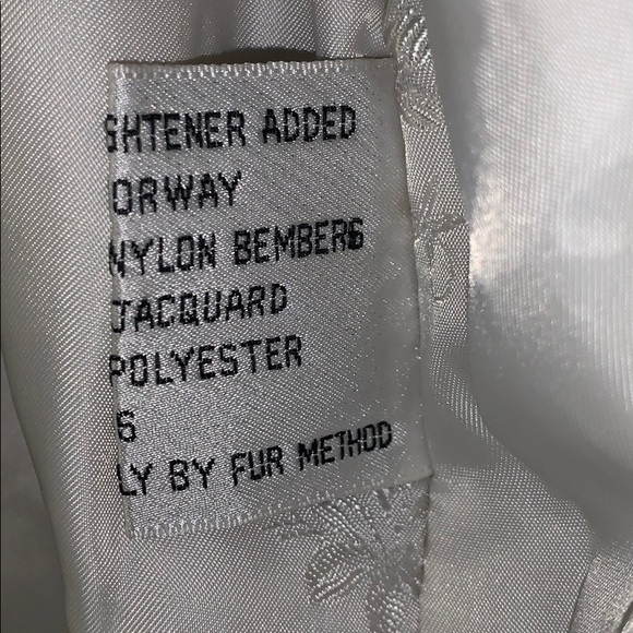 Vintage Saga Fox Fur Coat - Picture 4 of 8